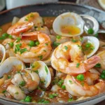 Merluza en salsa con gambas y almejas